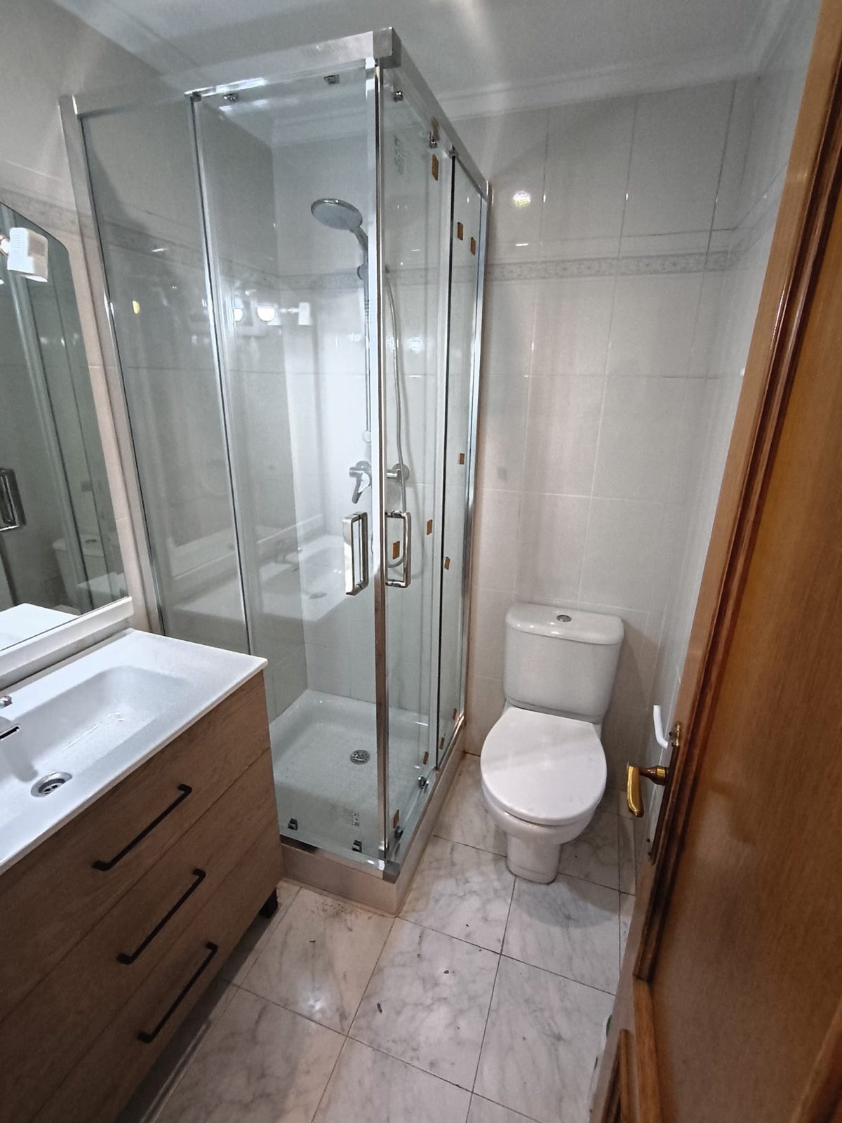 Baño con cabina de ducha