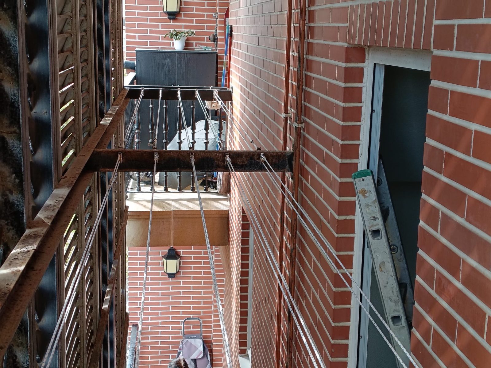 Fachada y escalera exterior